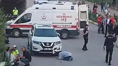 Sitenin bahçesinde oynarken otoparktan çıkan otomobilin altında kalan Alparslan öldü