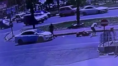 Şanlıurfa'da motosiklet ile otomobilin çarpıştığı kaza kamerada