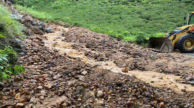 Rize’de sağanak, taşkın ve heyelanlara neden oldu