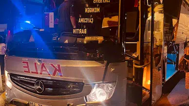 Hatalı manevra yapan otomobil yolcu otobüsüyle çarpıştı: 4 yaralı