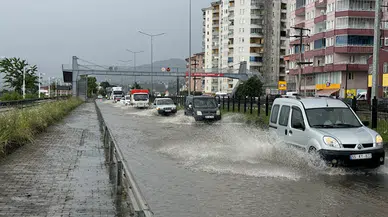 GÜNCELLEME - Rize'de şiddetli yağış etkili oluyor