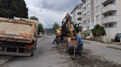 Beşikdüzü'nde Yol Kalitesi Artıyor: Asfaltlama Çalışmaları Sürüyor