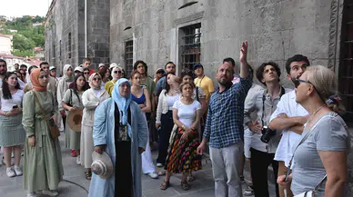 Turistik Tatvan Treni'nin yolcuları Bitlis’te tarihi mekanları gezdi