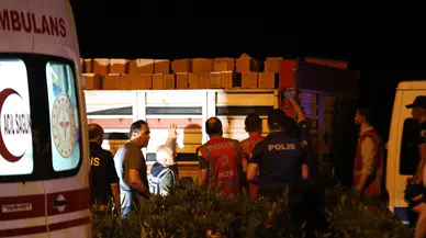 Rize'de tuğla taşıyan tırın dorsesinde 30 düzensiz göçmen yakalandı