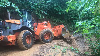 Rize'de şiddetli yağış etkili oluyor