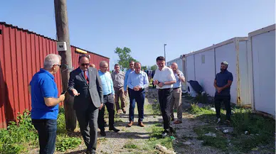 Bafra Kaymakamı Ertürkmen'den tarım işçilerinin barınma yerinde inceleme