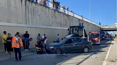 Sinop’ta aydınlatma direğine çarpan otomobildeki 4 kişi yaralandı