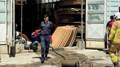 Talaşların alev aldığı sunta atölyesindeki yangın söndürüldü