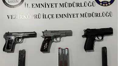 Vezirköprü'de araçlarında ruhsatsız tabanca bulunan 2 zanlı yakalandı