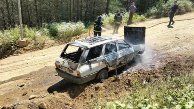 Vezirköprü'de yangın çıkan araç kullanılmaz hale geldi