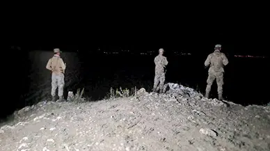 Lastik botla Van Gölü'ne açılan 4 kişiden haber alınamıyor