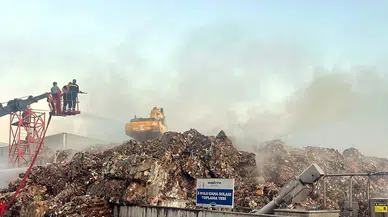 Tekirdağ'da, fabrikanın hurda kağıt bölümünde çıkan yangın söndürüldü
