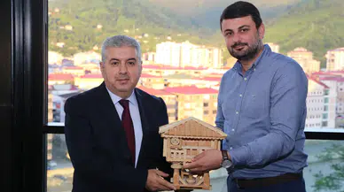 Arhavi'de Protokol Üyelerine Teşekkür ve Maket Serender Hediyeleri