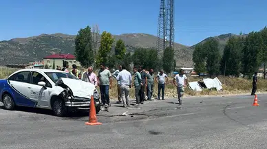 Çiftlik'te iki otomobil çarpıştı: 3'ü ağır 6 yaralı 