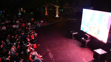 Artvin'de Büyük Coşku: Milli Maç Heyecanı Belediye Önünde Yaşandı