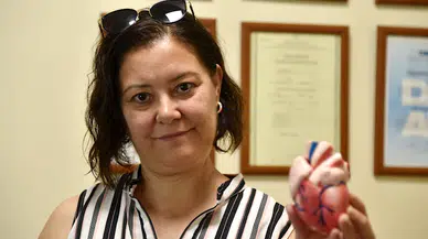 Meme altından 5 santim kesiyle kalp kapakçığı değişti