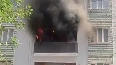 2'nci kattaki dairede çıkan yangında 5 kişi dumandan etkilendi