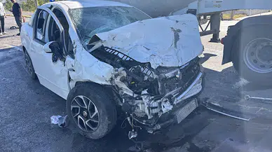 Sivas’ta yakıt yüklü tanker ile otomobil çarpıştı: 1'i ağır, 2 yaralı