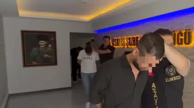 Kendilerini polis ve savcı olarak tanıttıkları kadını 1 milyon lira dolandıran 4 şüpheli tutuklandı