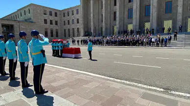Yaşamını yitiren eski Dışişleri Bakanı Yakış için Meclis'te tören
