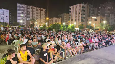 Ceyhan'da binlerce kişi tek yürek olup milli maçı izledi