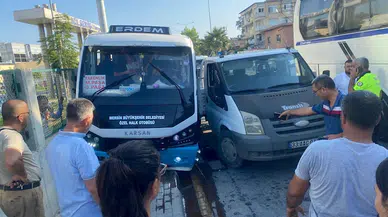 Minibüs hastane duvarına çarptı: 1 yaralı  