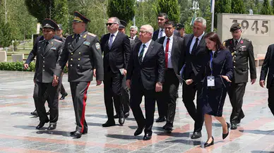 Bakan Güler, Taşkent Zafer Parkı’nı gezerek Metanet Marşı Anıtı’na çelenk bıraktı