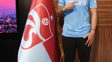Trabzonspor, yeni transferi Ozan Tufan için imza töreni düzenledi