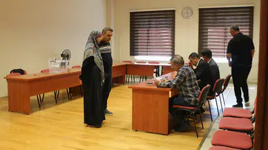 İranlılar Van’da, yeni cumhurbaşkanını seçmek için sandık başına gitti/ Ek fotoğraflar