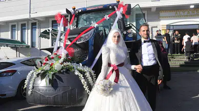 Bayburtlu çift, traktörü "gelin arabası" yaptı