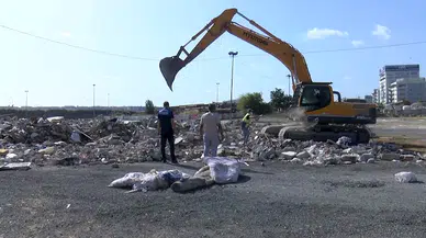İstanbul-Bahçelievler'de çöken binanın molozları arasında değerli eşyalar için arama çalışması başladı 