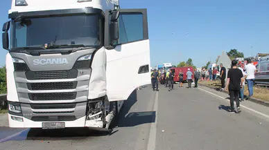 Samsun'da tır ile çarpışan minibüsün sürücüsü öldü, 2 çocuğu yaralandı