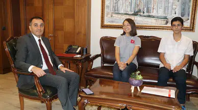 Vali Öksüz, LGS birincilerini kabul etti