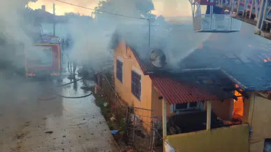 Ladik'te yangın çıkan ev kullanılamaz hale geldi