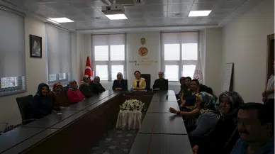 Tokat Valisi Numan Hatipoğlu'nun eşi, koruyucu ailelerle bir araya geldi