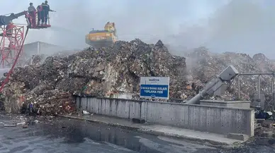 Kağıt fabrikası alev alev yandı