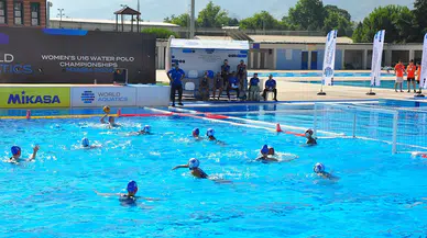 Manisa'da U16 Kadınlar Dünya Sutopu Şampiyonası başladı