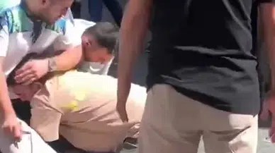 İstanbul - Fatih Mısır Çarşısı'nda bıçaklı kavga; yere yatırdıkları kişiden silahı almak için bıçak kullandı