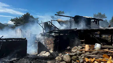 Bolu’da yayla evi yandı