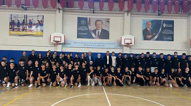 Ümraniye Belediye Başkanı İsmet Yıldırım’dan spor liselerine hazırlanan öğrencilere motivasyon ziyareti