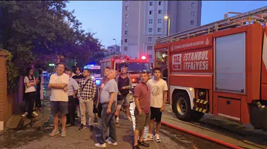 İstanbul - Ataşehir'de 14 katlı binada yangın; 1 kişi dumandan etkilendi