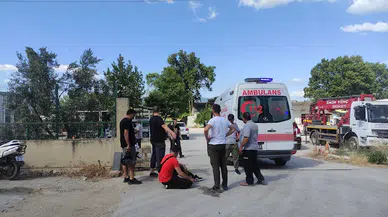 Bursa'da motosiklet, otomobile çarptı, 2 kişi yaralandı 