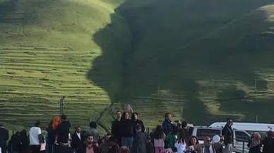 Karadağ'a 'Atatürk silueti' yansıdı, yüzlerce kişi akın etti