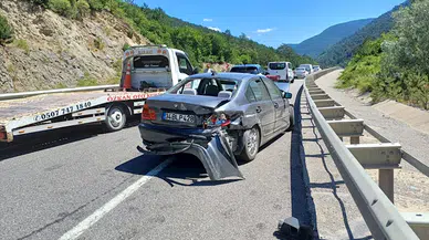 Bolu'da bariyere çarpan otomobildeki 2 kişi yaralandı