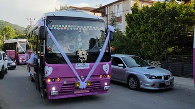 Özel halk otobüsünü gelin arabası yaptı