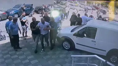 İstanbul- Ataşehir'de 6 otomobilin karıştığı kaza kamerada