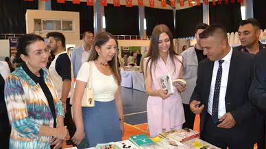 Korkuteli Eğitim Şenliği'nde kitap fuarı açıldı