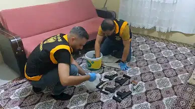 Evinde, çekyatın altında kovaya gizlenmiş 8 tabanca ele geçirilen şüpheli: Silaha merakım vardı