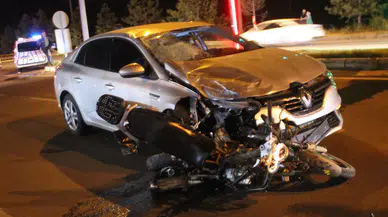 Otomobilin çarptığı motosikletteki 2 kişi öldü