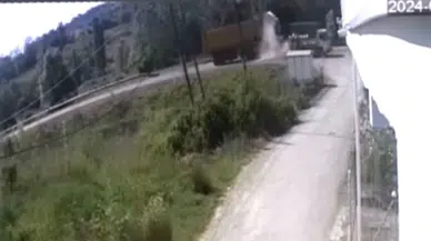 Hafriyat kamyonunun, tüp yüklü kamyonete arkadan çarptığı kaza kamerada: 2 yaralı